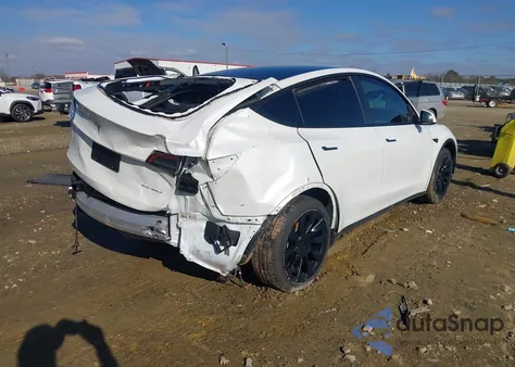 2023 Tesla Model Y Awd/Long Range Dual Motor All-Wheel Drive z USA, uszkodzony, nr VIN 7SAYGDEE5PF635160